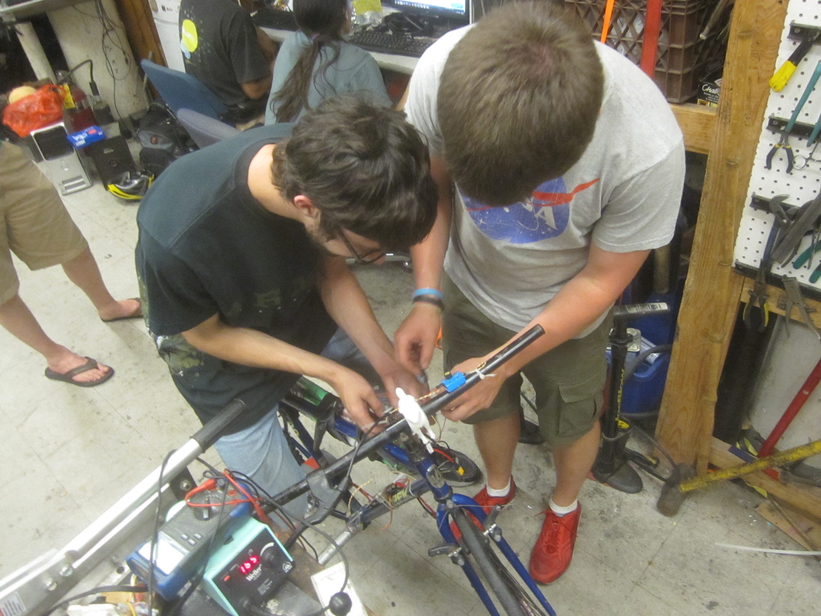 Mike and Ciaran readying the rig